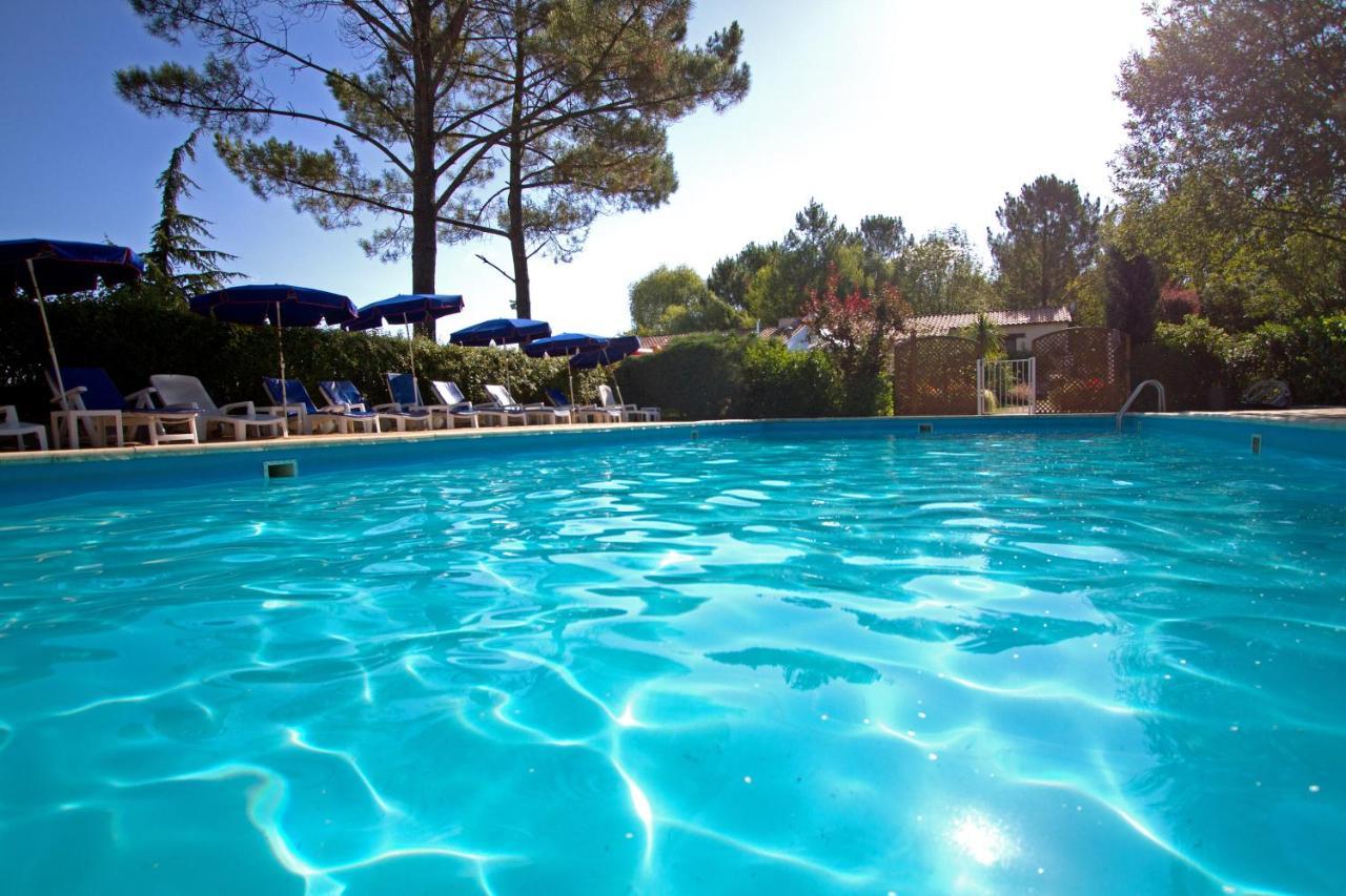 Camping Le Pressoir Petit-Palais-et-Cornemps מראה חיצוני תמונה