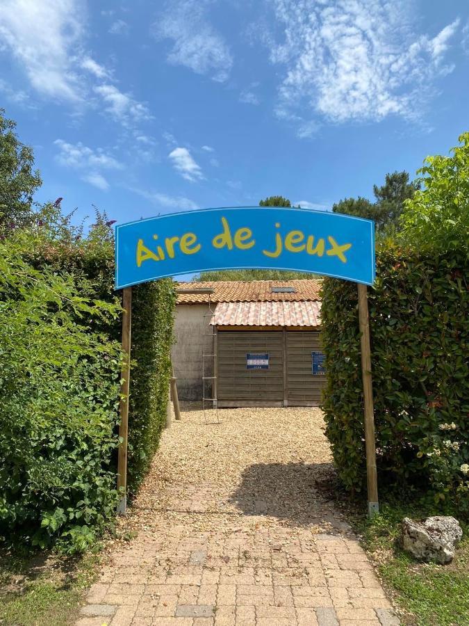Camping Le Pressoir Petit-Palais-et-Cornemps מראה חיצוני תמונה